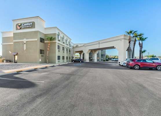 Comfort Inn & Suites Surprise Near Sun City West 1