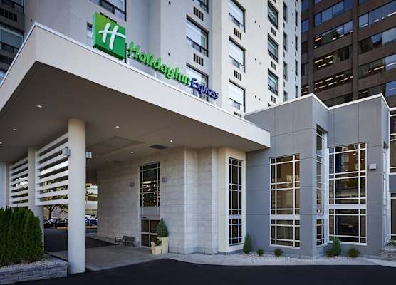 Holiday Inn Express WINDSOR WATERFRONT by IHG 1