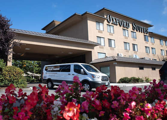 Oxford Suites Portland - Jantzen Beach 1