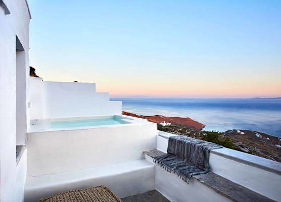Living Theros Luxury Suites 1