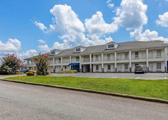 Baymont by Wyndham Forest City 1