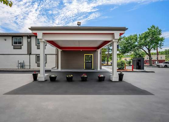 Super 8 by Wyndham Lewiston Auburn Area 1