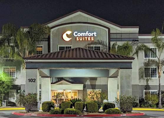 Comfort Suites Fresno River Park 1