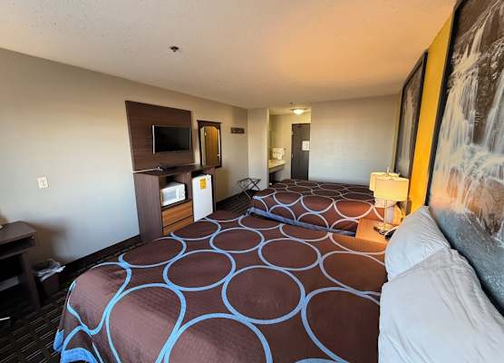 Super 8 by Wyndham Reedsburg 1