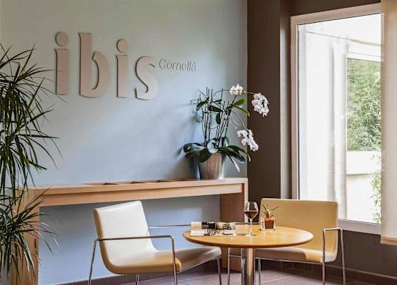 Ibis Cornella 1