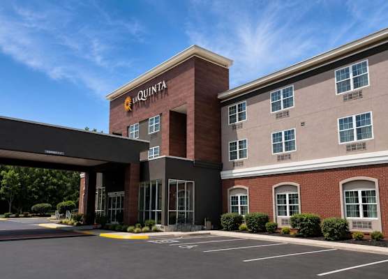 La Quinta Inn & Suites by Wyndam Knoxville West 1