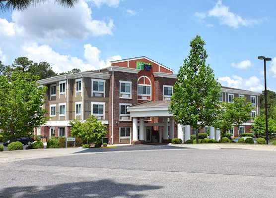 Holiday Inn Express & Suites SOUTHERN PINES-PINEHURST AREA by IHG 1