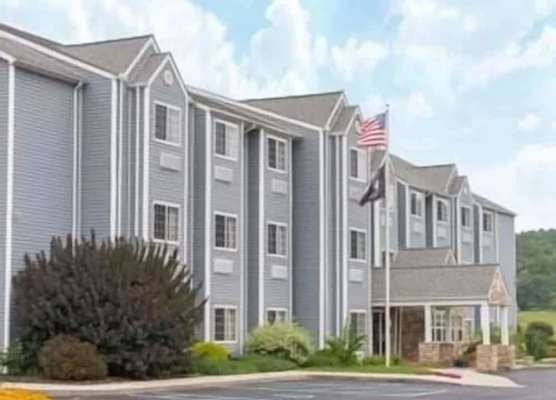 Microtel Inn & Suites by Wyndham Hazelton/Bruceton Mills 1