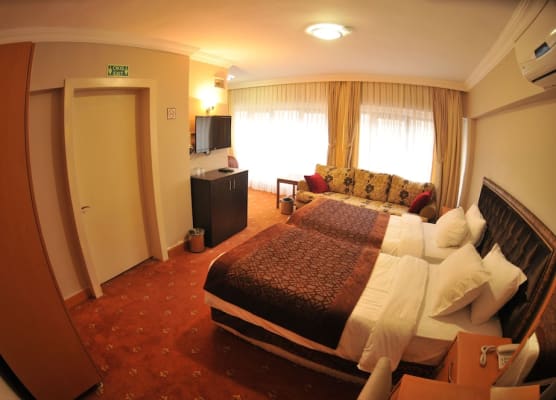 Palace Point Hotel 1