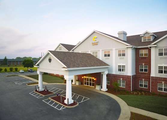 Comfort Suites Milwaukee Airport 1