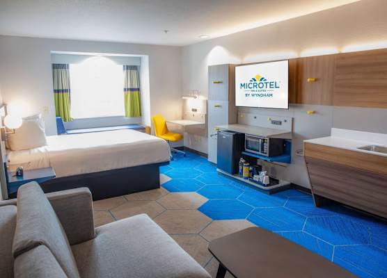 Microtel Inn & Suites by Wyndham Kingsland Naval Base I-95 1