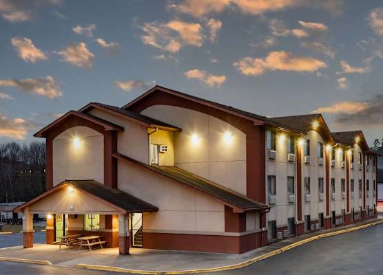 Super 8 by Wyndham Waynesburg 1