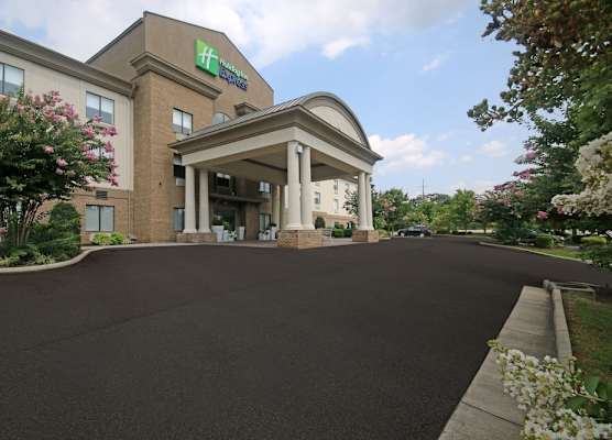 Holiday Inn Express TROUTVILLE - ROANOKE NORTH by IHG 1