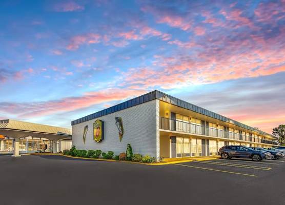 Super 8 by Wyndham Riverside AL 1