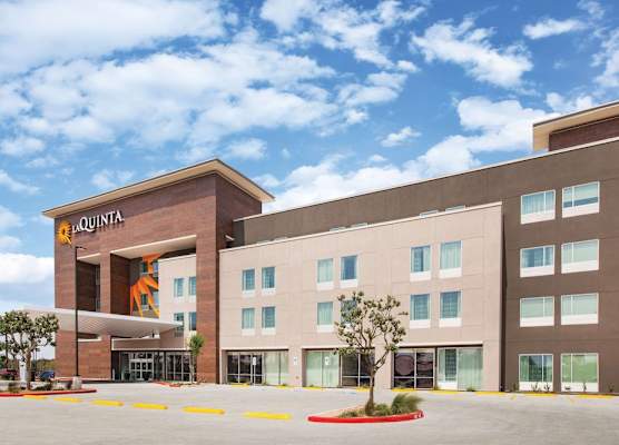 La Quinta Inn & Suites by Wyndham Bardstown 1