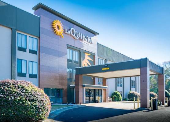 La Quinta Inn & Suites by Wyndham Fayetteville I-95 1