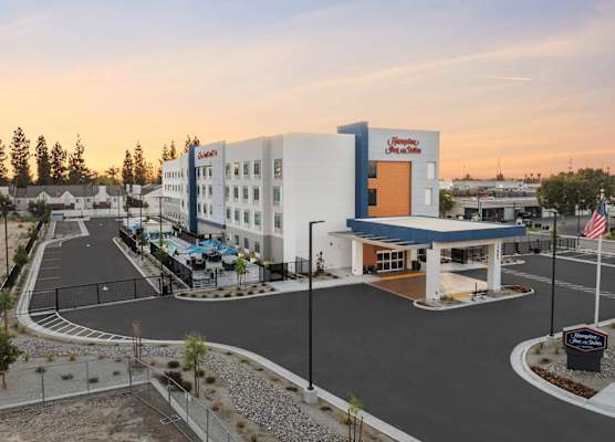 Hampton Inn & Suites Bakersfield Central 1