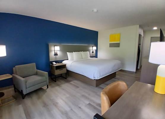 Comfort Inn near Downtown & Blue Ridge PKWY 1