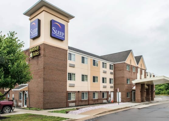 Sleep Inn & Suites Pittsburgh Airport 1