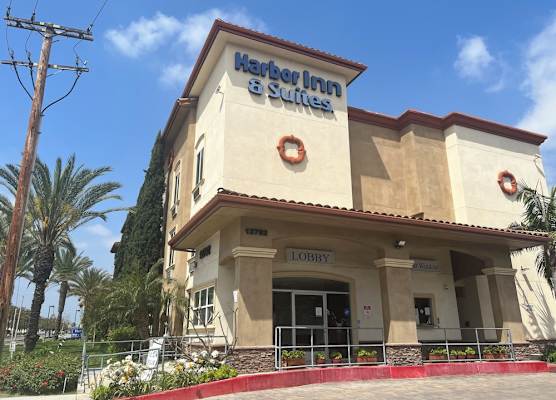 Harbor Inn & Suites 1