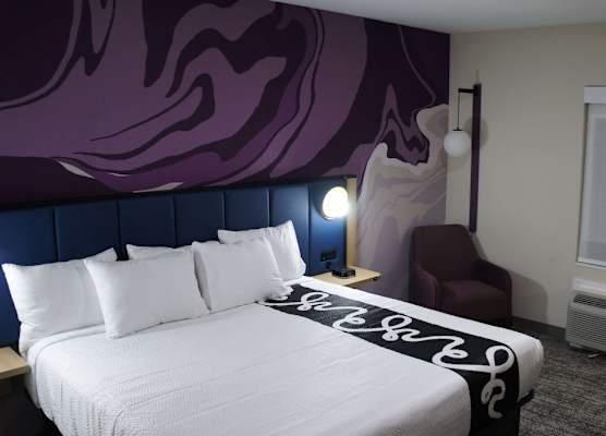 La Quinta Inn & Suites by Wyndham Memphis East 1