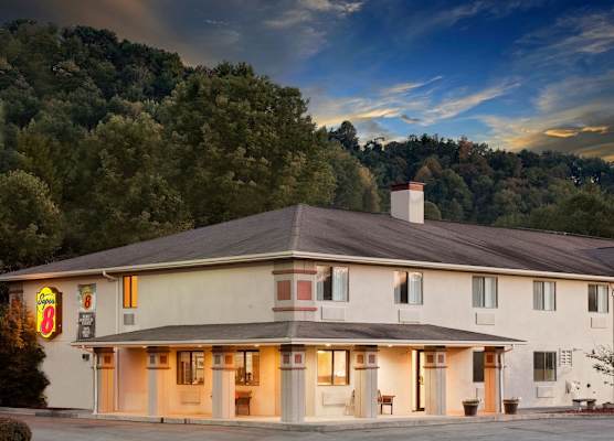 Super 8 by Wyndham Lebanon 1