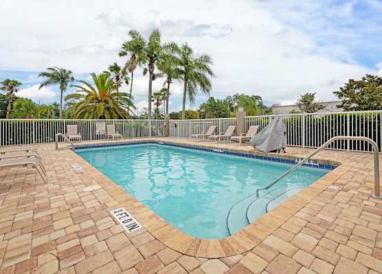 Best Western Edgewater Inn 1