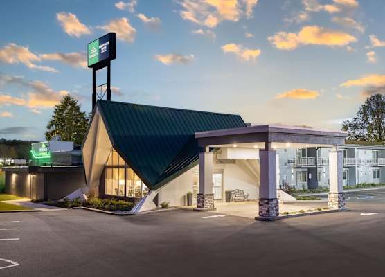 Wingate by Wyndham Geneva at SPIRE Academy 1