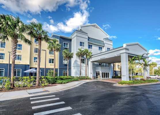 Fairfield Inn and Suites by Marriott Naples 1