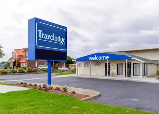 Travelodge by Wyndham Norfolk Airport 1