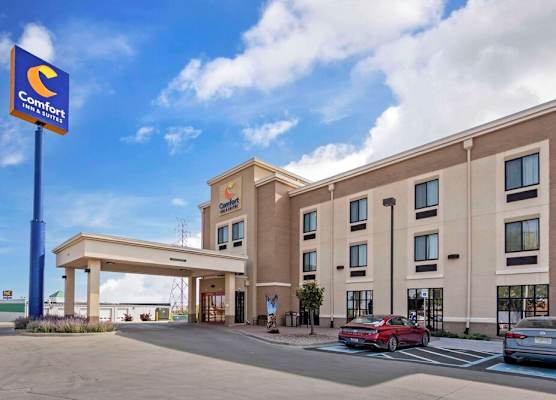 Comfort Inn & Suites 1