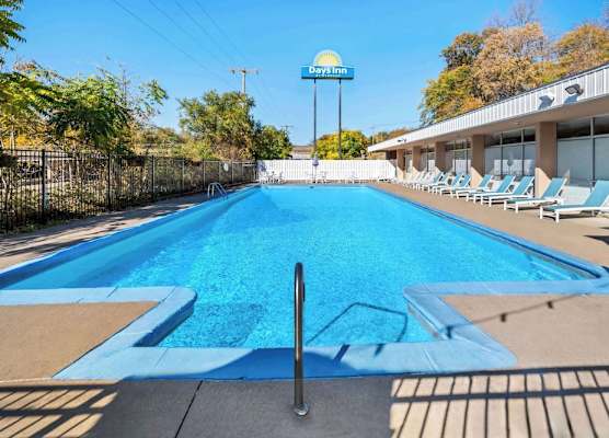 Days Inn by Wyndham Dubuque 1