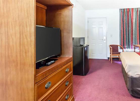 Econo Lodge 1