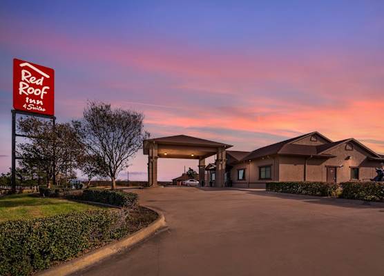 Red Roof Inn & Suites Sulphur Springs 1