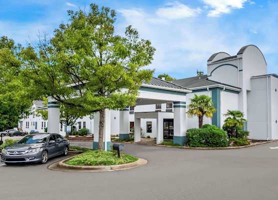 Clarion Pointe Apex - Holly Springs 1