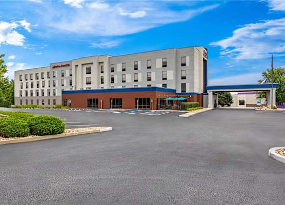 Hampton Inn & Suites Grove City 1