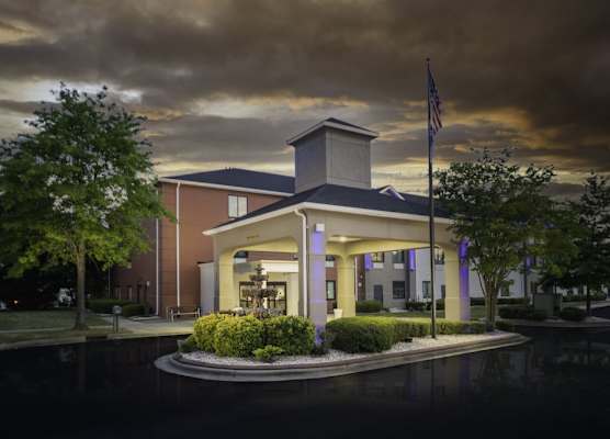 Holiday Inn Express CLAYTON (SE RALEIGH) by IHG 1