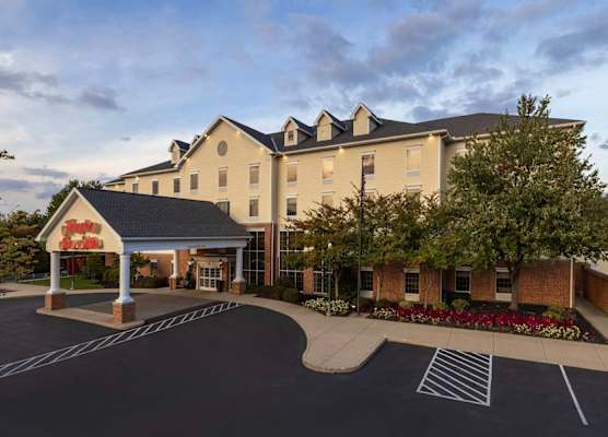 Hampton Inn & Suites State College at Williamsburg Square 1