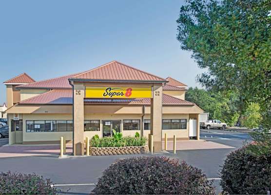 Super 8 by Wyndham Suwanee 1