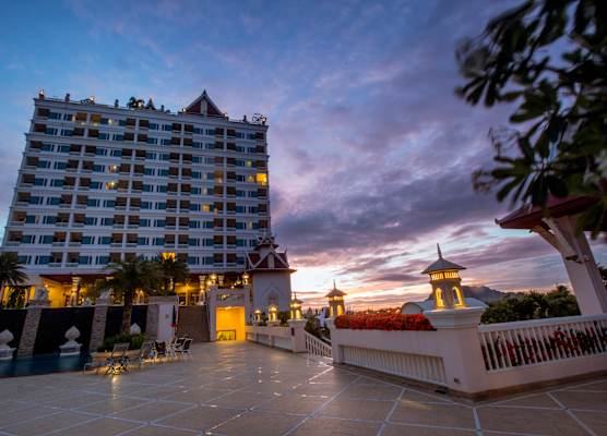Grand Pacific Sovereign Resort & Spa 1