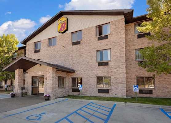 Super 8 by Wyndham Mt. Pleasant 1
