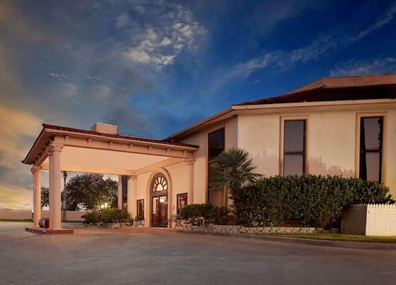 Super 8 by Wyndham Corpus Christi Northwest 1