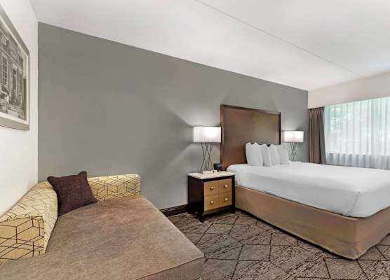 Best Western Plus Longbranch Hotel & Convention Center 1