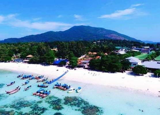 Charming Lipe Beach Resort 1