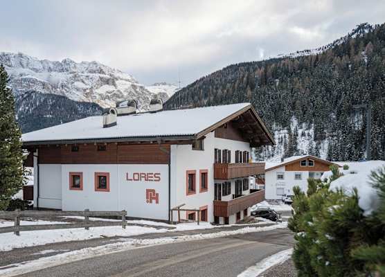 Apartments Lores 1