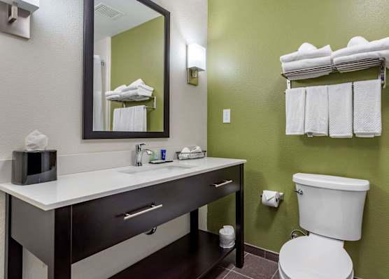 Redwood inn & Suites Crosby 1