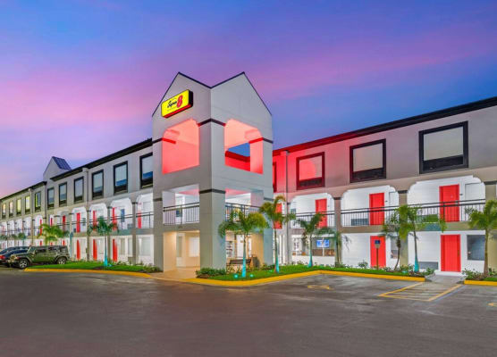 Super 8 by Wyndham Orlando Near Florida Mall 1