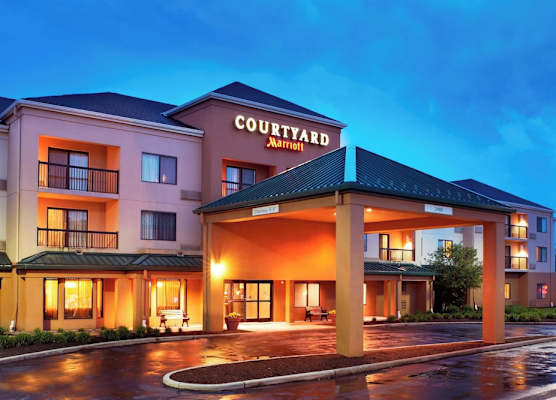 Courtyard Cleveland Airport North 1