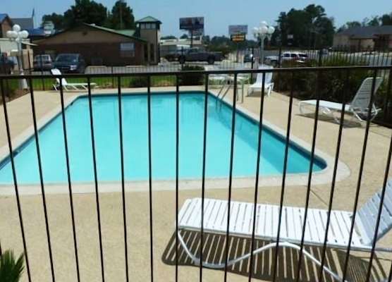 Xecutive Inn and Suites 1