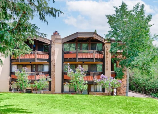 Laurelwood Condominiums 103 1